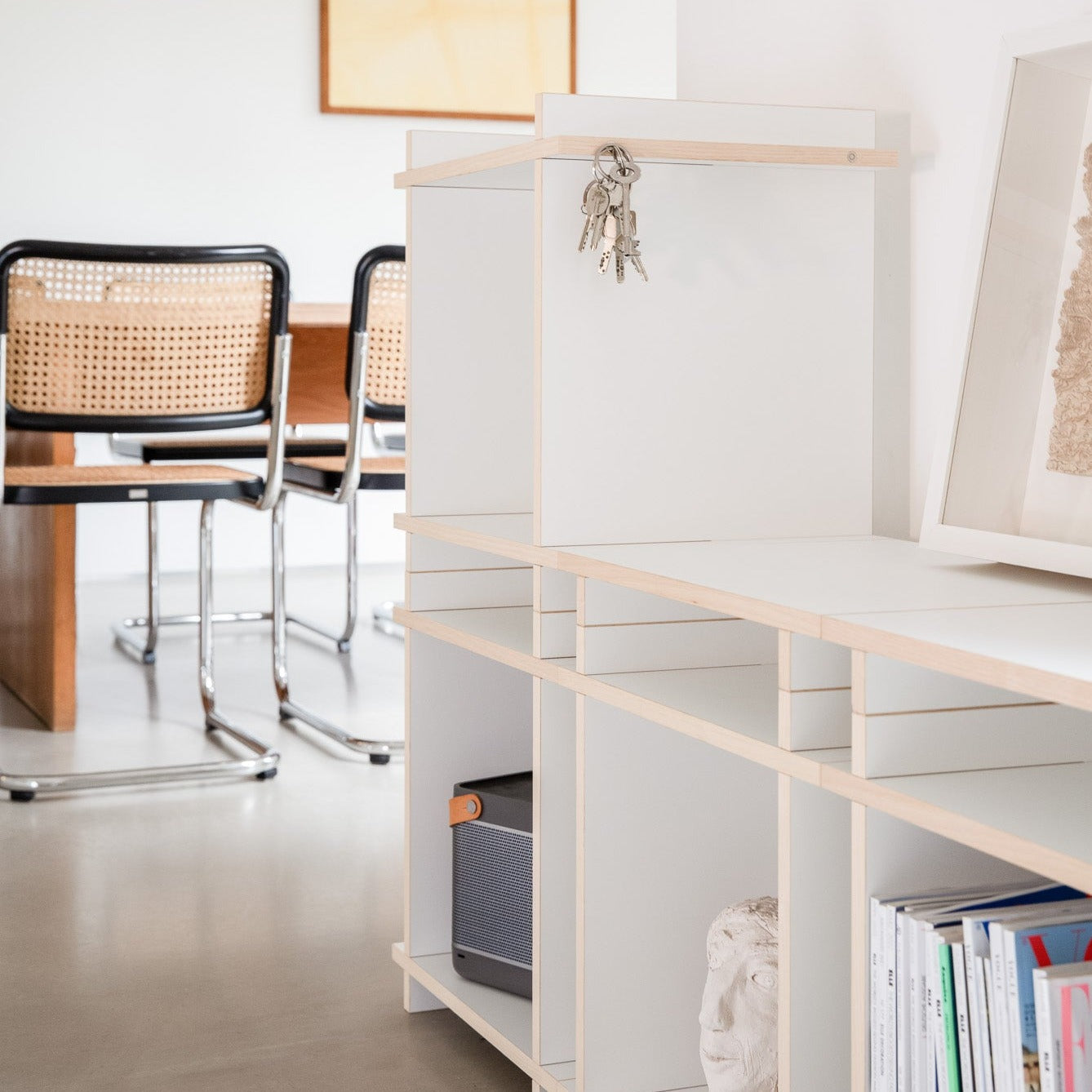 Sideboard weiss im Detail aus modularem Regalsystem R1.