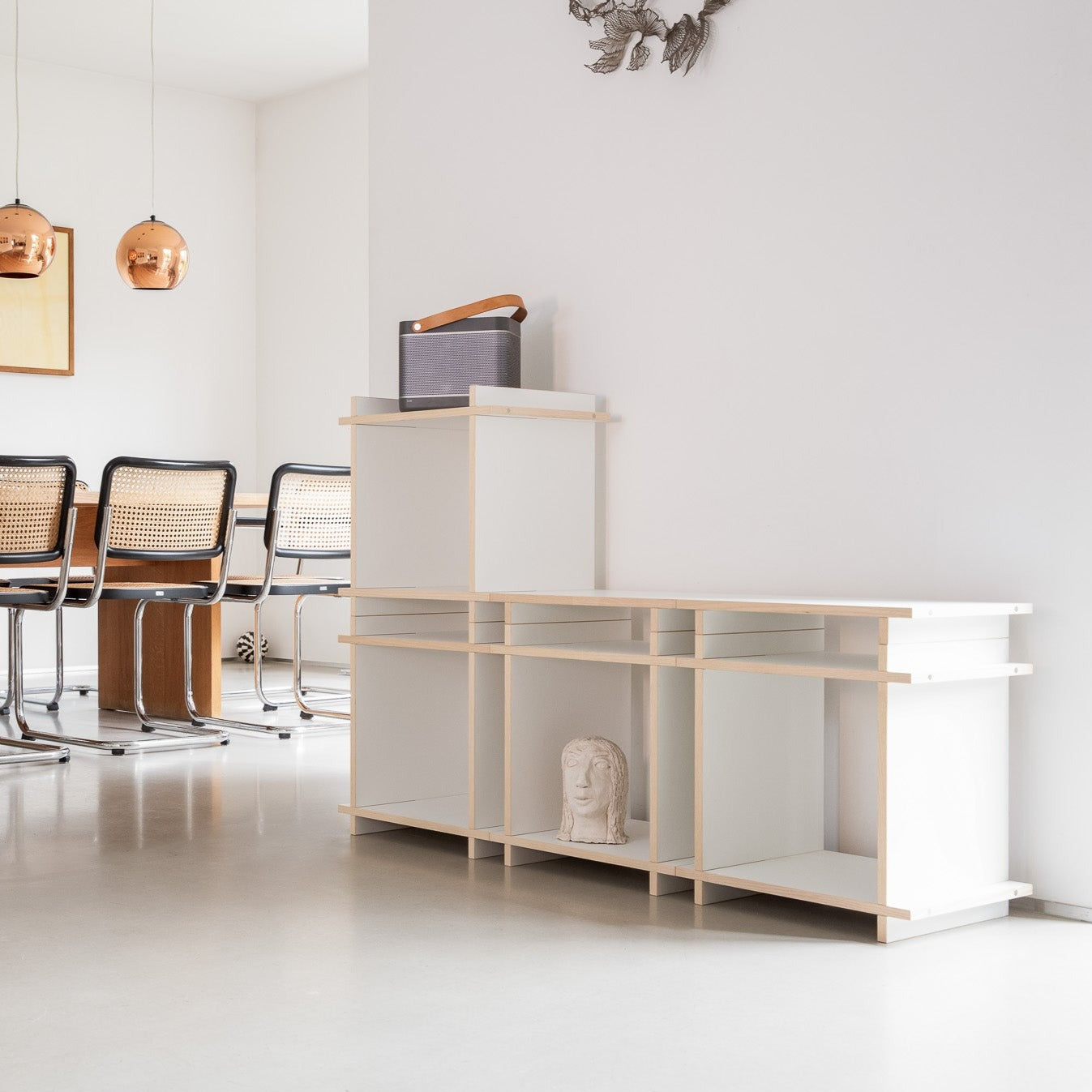 Sideboard weiß im Detail aus modularem Regalsystem R1.