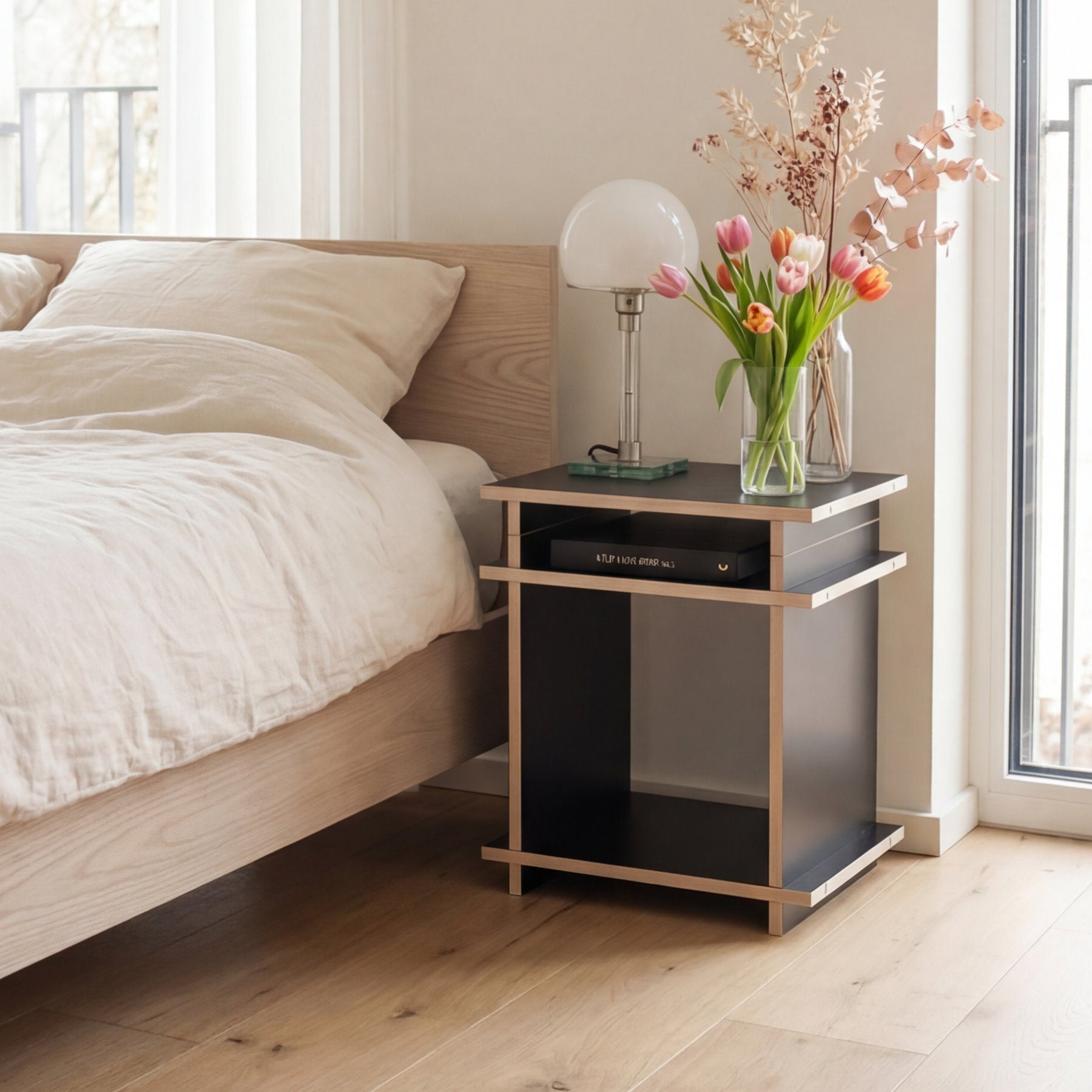 R1 Base Bundle von Kiyo, modulares Würfelregal aus Regalwürfeln mit Echtholz-Eschekante.
