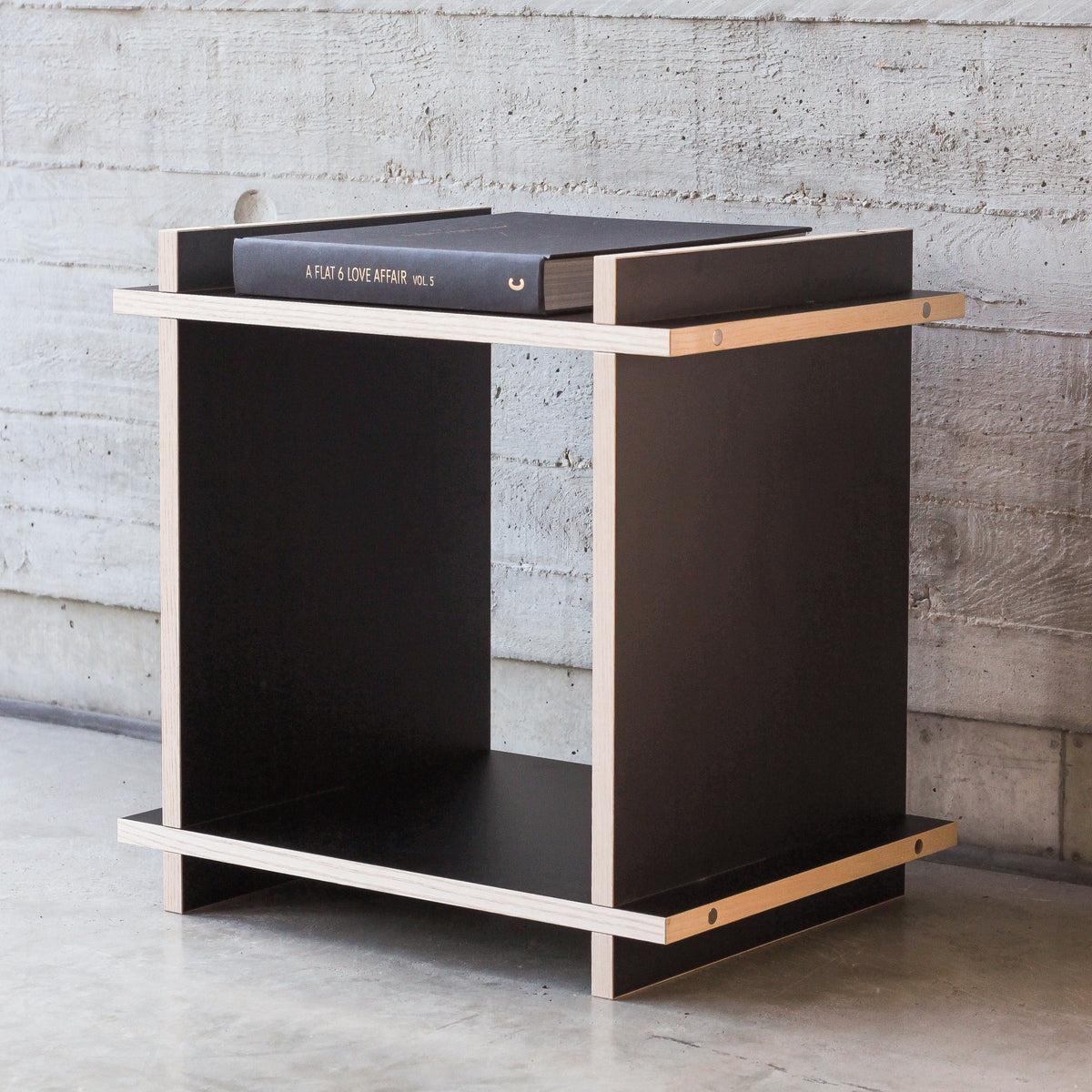 Regalwürfel in der Farbe Schwarz des Regalsystems R1 von Kiyo.